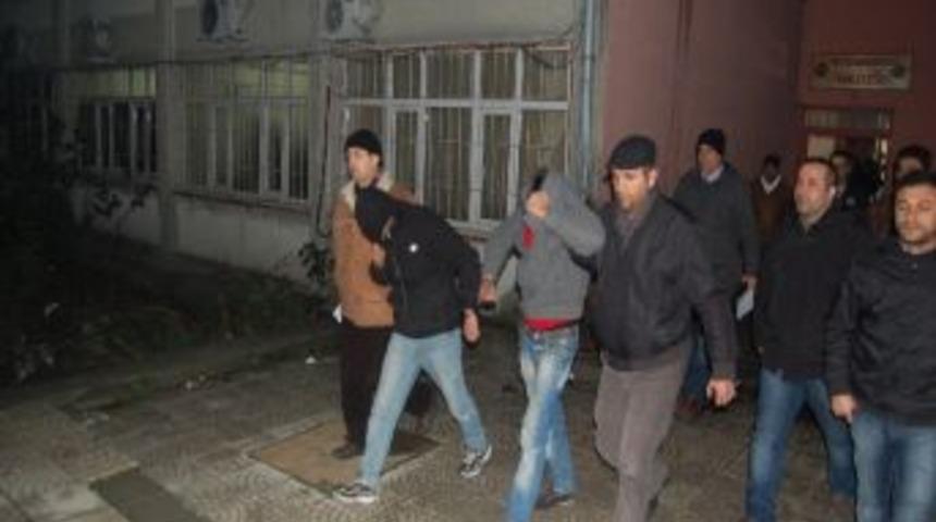 Duvarı Delip Kablo &Ccedil;alan Hırsızlar Yakayı Ele Verdi