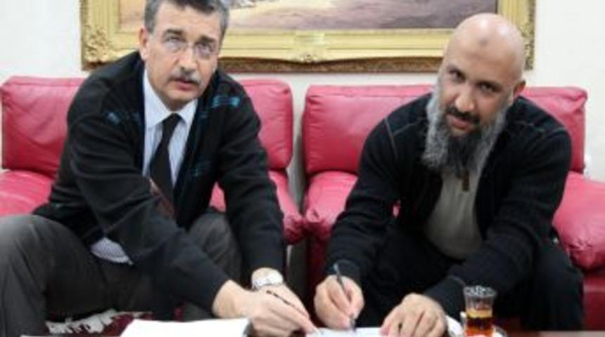 Suriyelilerin Kaldığı Kampları Gezen Katarlı Iş Adamı 5 Milyon Lira Bağışladı
