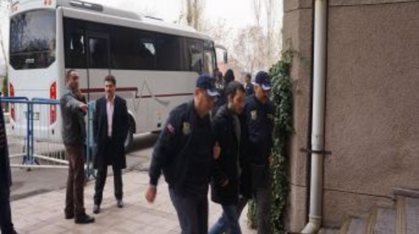 ODT&Uuml;'de &Ccedil;ıkan Olaylarla Ilgili G&ouml;zaltına Alınan 10 Kişi Adliyede