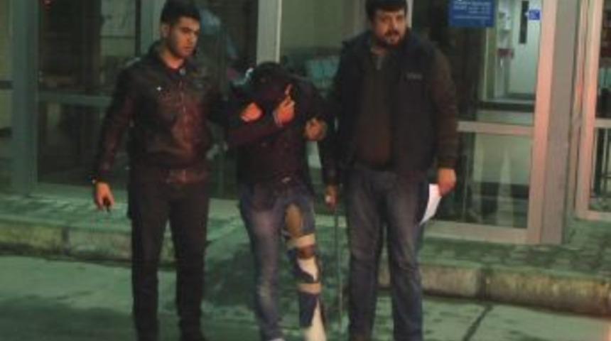 Ka&ccedil;arken Ayağını Kıran Hırsız, Koltuk Değneğiyle Adliyeye Getirildi