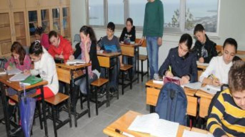 Trabzon Belediyesi Ortaokul &Ouml;ğrencileri I&ccedil;in Et&uuml;t Merkezi Kurdu