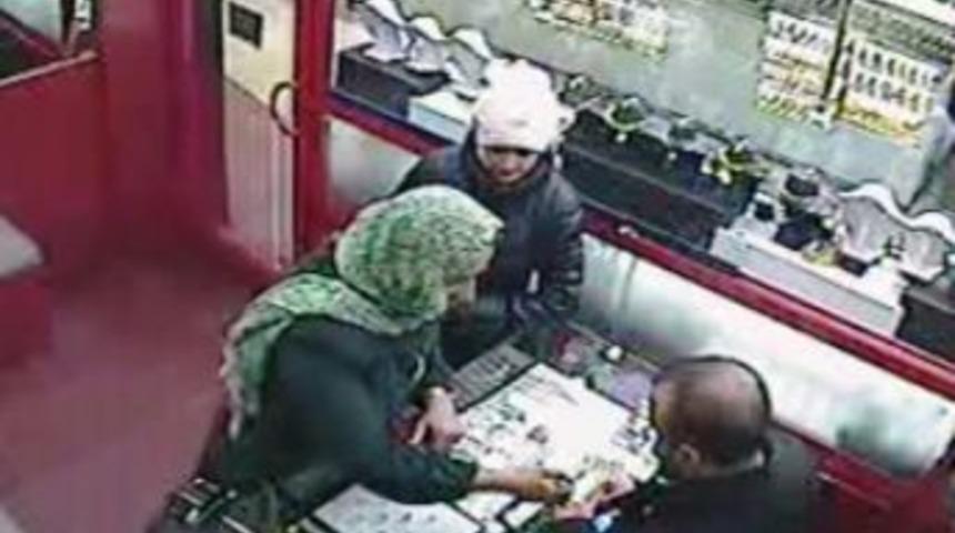 Kuyumcudaki Hırsızlık G&uuml;venlik Kameralarına Yansıdı