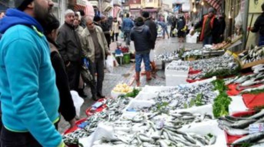 Yunanlı Turistin G&ouml;zdesi Palamut