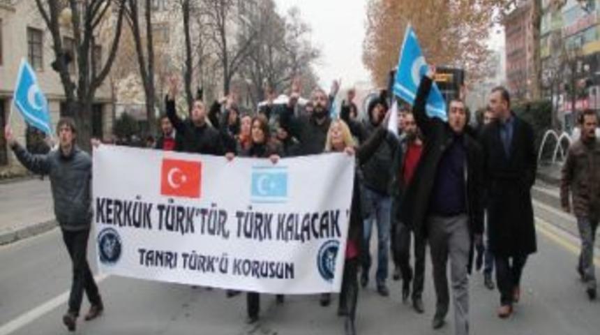 'kerk&uuml;k' Eylemine Katılan Gruplar Atat&uuml;rk Bulvarı'nı Trafiğe Kapattı