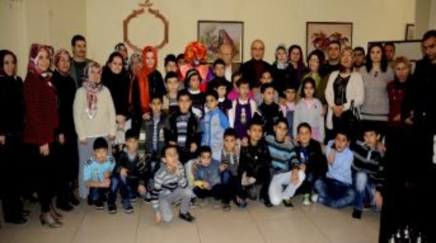 Ak Parti Karaman Kadın Kollarından Kimsesiz &Ccedil;ocuklara Yemek