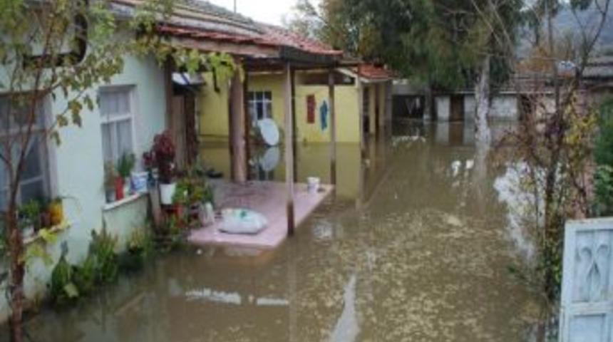 Milletvekili &Ouml;nt&uuml;rk, Hatay&rsquo;da Selden Zarar G&ouml;ren K&ouml;yleri Gezdi