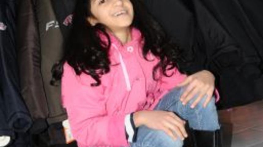 Dosteli Derneği, Deri Parasıyla 300 Yetimi Sevindirdi