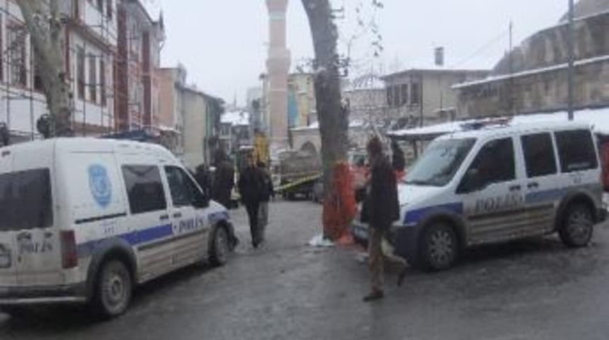 Cezaevinden İzinli &Ccedil;ıktı, 10 Yıl &Ouml;nce Boşandığı Eşini Bı&ccedil;akladı