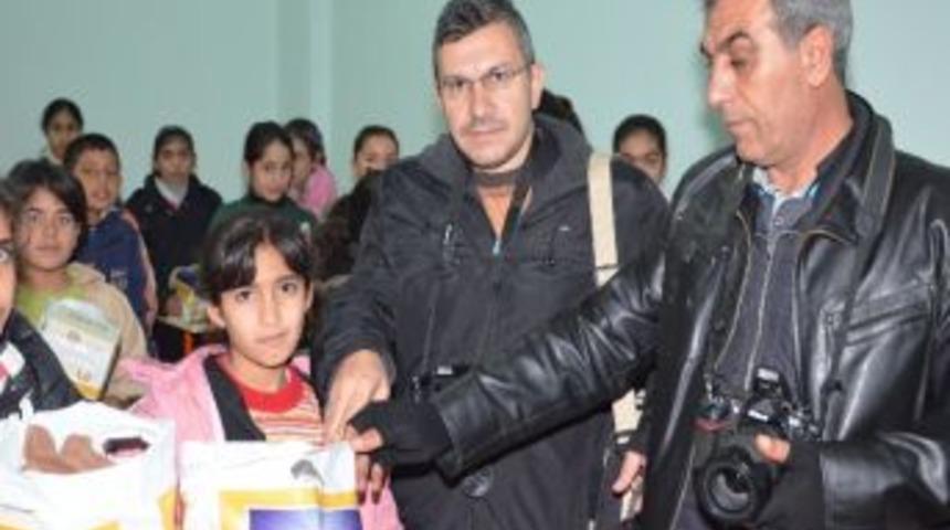 Viranşehir Kaymakamlığı'ndan &Ouml;ğrencilere Giyim Yardımı