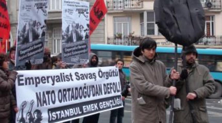Almanya Başkonsolosluğu &Ouml;n&uuml;nde &lsquo;patriot&rsquo; Eylemi