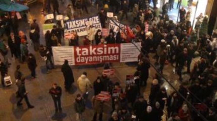Taksim&rsquo;in Yayalaştırılmasını Protesto Edip AVM&rsquo;ye Saldırdılar
