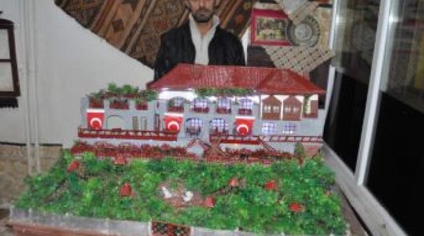 Mobilya Ustası, Atıklardan Tarihi Konak Maketi Yapıyor