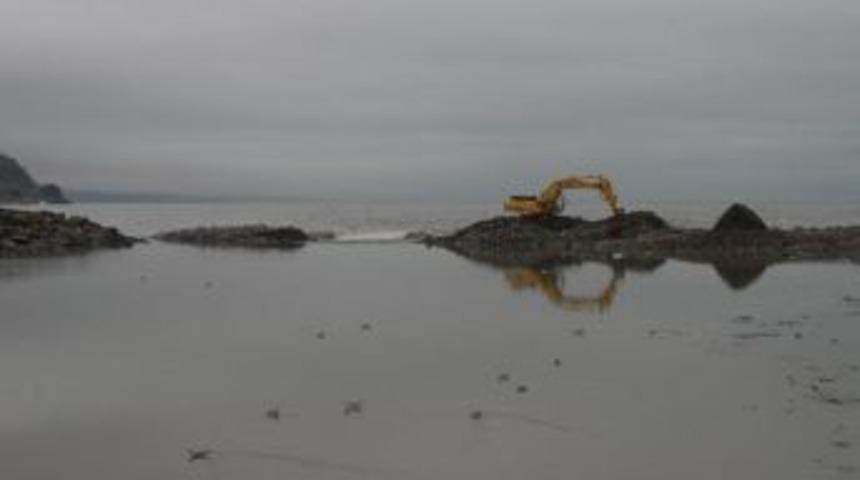 Alaplı &ccedil;ayında  su seviyesi d&uuml;ş&uuml;r&uuml;ld&uuml;