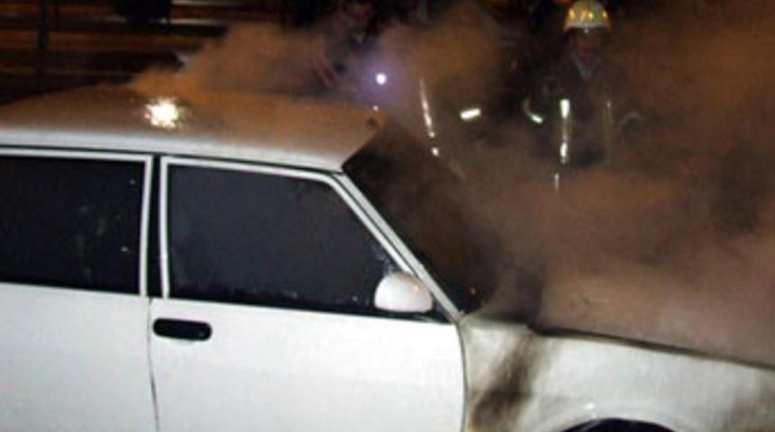 Araba i&ccedil;inde ceset bulundu