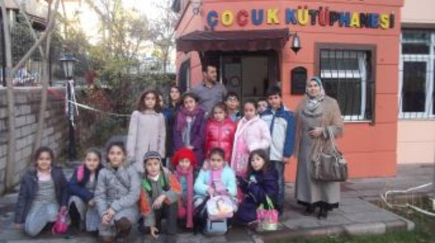 Ke&ccedil;i&ouml;renli Minikler K&uuml;t&uuml;phane Gezdi