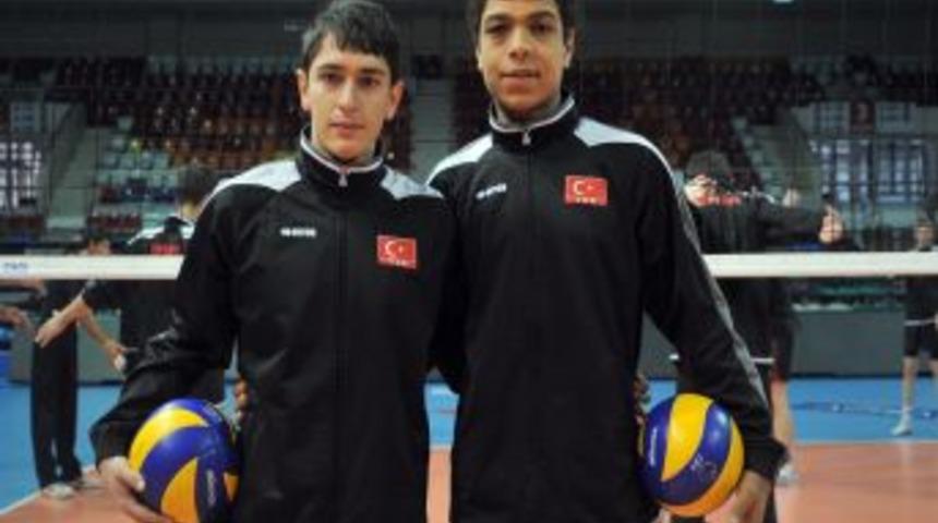 Voleybol Yıldız Erkek Milli Takım, Kamp &Ccedil;alışmalarını S&uuml;rd&uuml;r&uuml;yor