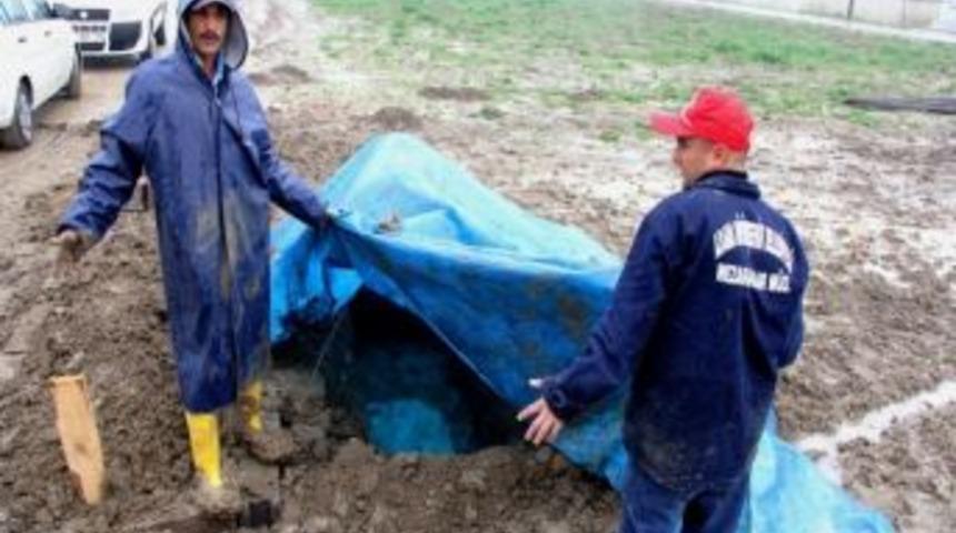 Su Basan Mezarlıkta Cenazeler Defnedilemedi