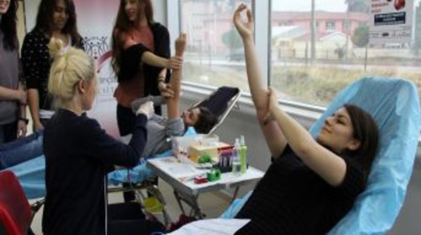 Kızılay, Ege Bölgesi'nde 450 Bin Kişiye Kan Eğitimi Verdi