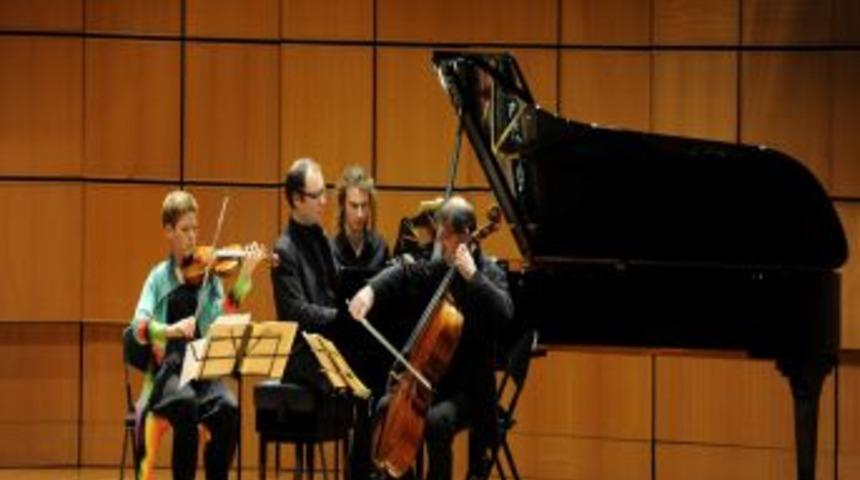 D&uuml;nyaca &Uuml;nl&uuml; &Uuml;&ccedil; Virt&uuml;&ouml;z İstanbul'a Geldi