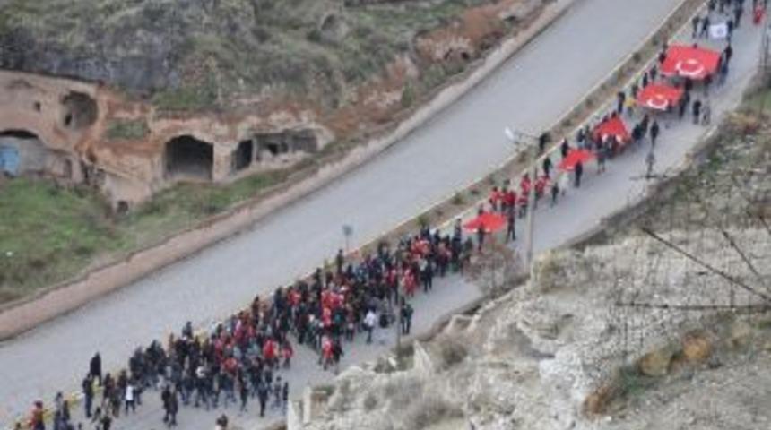 Gülşehir Myo Öğrencileri Sarıkamış Şehitleri İçin Yürüdü