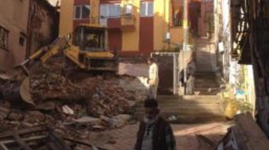 İzmit&rsquo;te 361 Metruk Yapı Yıkıldı