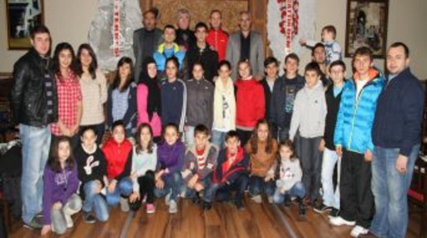 İlkadım Belediyesi Spor Kul&uuml;b&uuml;, Başarılı &Ouml;ğrencilerle Ve Sporcuları Buluşturdu