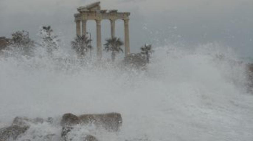 "Apollon Tapınağı'nda D&ouml;k&uuml;lmeler Başladı, &Ouml;nlem Alınsın"