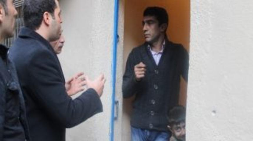 Mahalle Muhtarı Vatandaşları Elektrik Tasarrufu İ&ccedil;in Uyardı