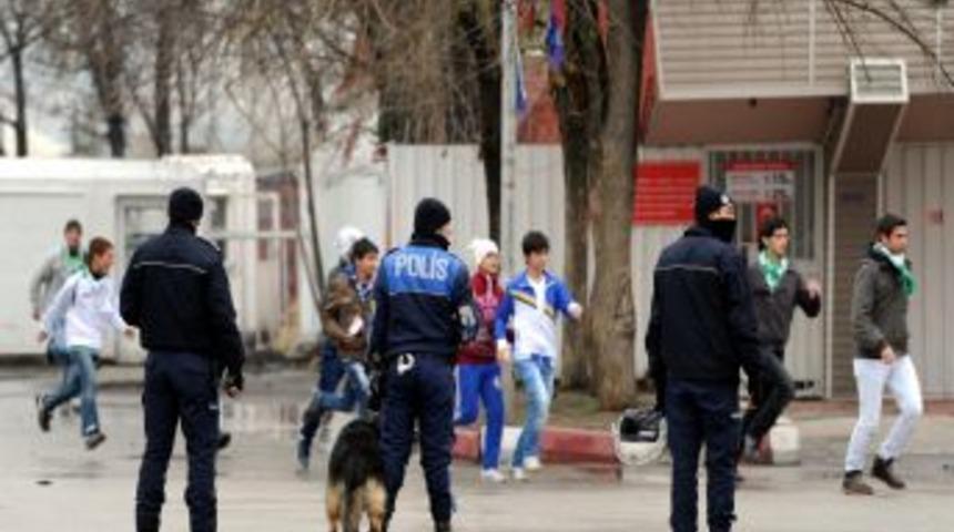 Ankarag&uuml;c&uuml;-Torku Konyaspor Ma&ccedil;ında Olay &Ccedil;ıkaranlar G&ouml;zaltına Alındı