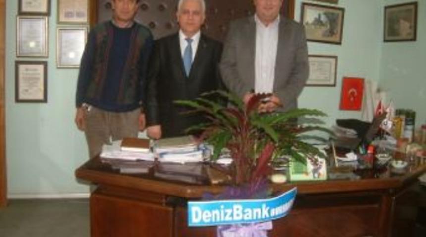 Banka M&uuml;d&uuml;r&uuml;nden &Ccedil;i&ccedil;ekli Kutlama