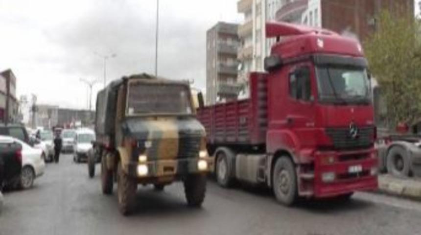 Kuzey Irak Sınırına Askeri Sevkiyat
