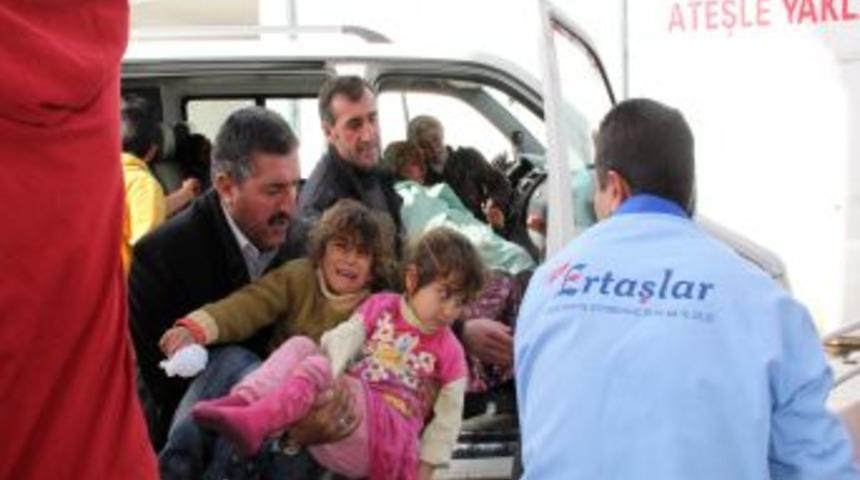 Başkale&rsquo;de D&uuml;ğ&uuml;n Konvoyunda Kaza: 1 &Ouml;l&uuml;, 20 Yaralı