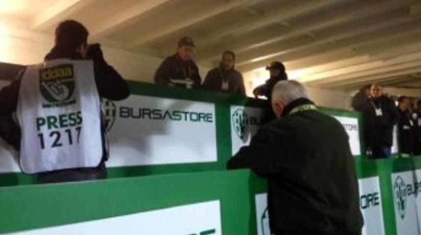 Atat&uuml;rk Stadı'nın Basın Trib&uuml;n&uuml;nde Yangın Paniği