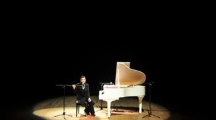 Anjelika Akbar, Beylikd&uuml;z&uuml;'nde sahne aldı