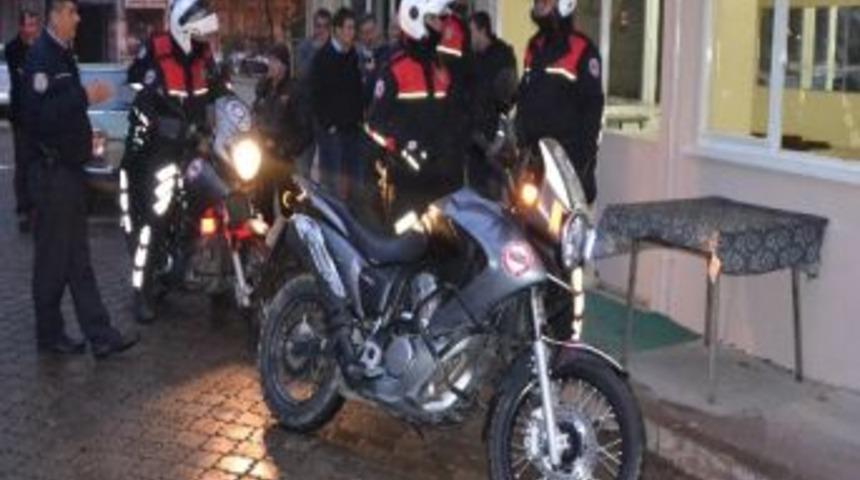 Manisa'da Bı&ccedil;aklı Kavga: 3 Yaralı