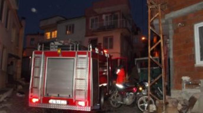 Elektrikli Battaniyeden &Ccedil;ıkan Yangın Korkuttu