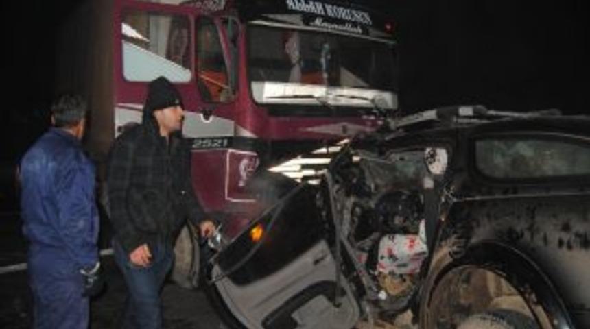 Y&uuml;ksekova'da Zincirleme Trafik Kazası : 2 &Ouml;l&uuml;, 4 Yaralı