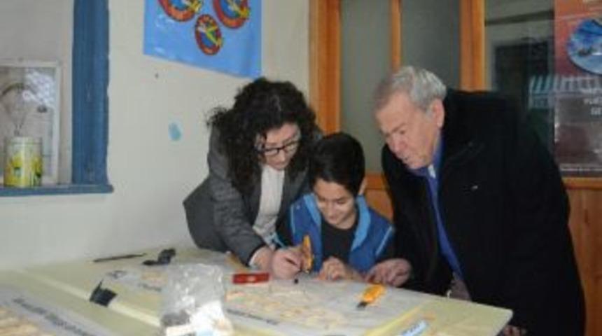 Model U&ccedil;ak Yapmayı &Ouml;ğreniyorlar
