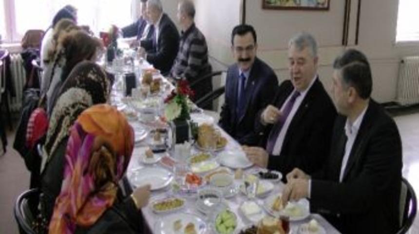 Ak Partili Kadınlar Ak&ccedil;akoca'da Buluştu