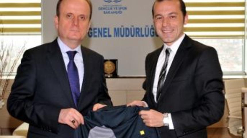 Spor Genel M&uuml;d&uuml;r&uuml; Mehmet Baykan, C&uuml;neyt &Ccedil;akır'ı Kabul Etti