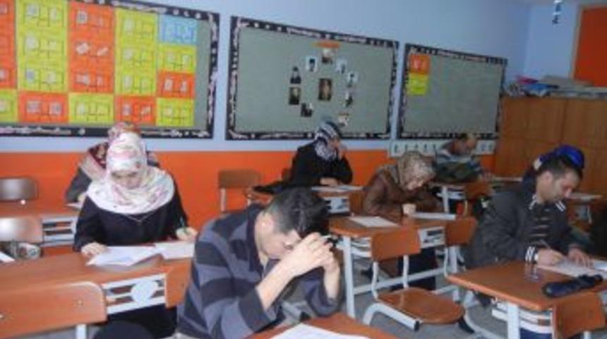 &Ccedil;ağrı Koleji Velileri, Sınav Heyecanı Yaşadı