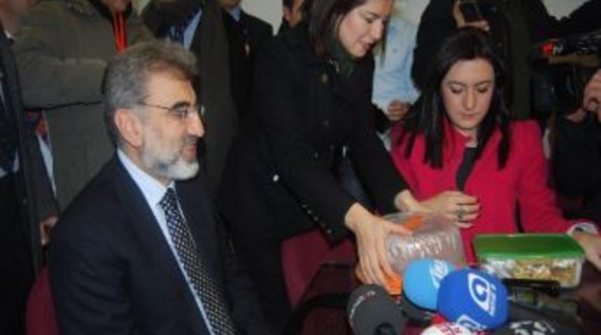 Bakan Yıldız'dan Gazetecilere Ziyaret