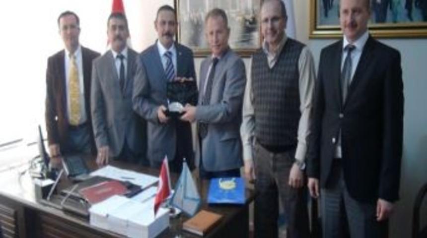 Ege Koop Genel Başkanı H&uuml;seyin Aslan, Kemeraltı Esnafını Ziyaret Etti