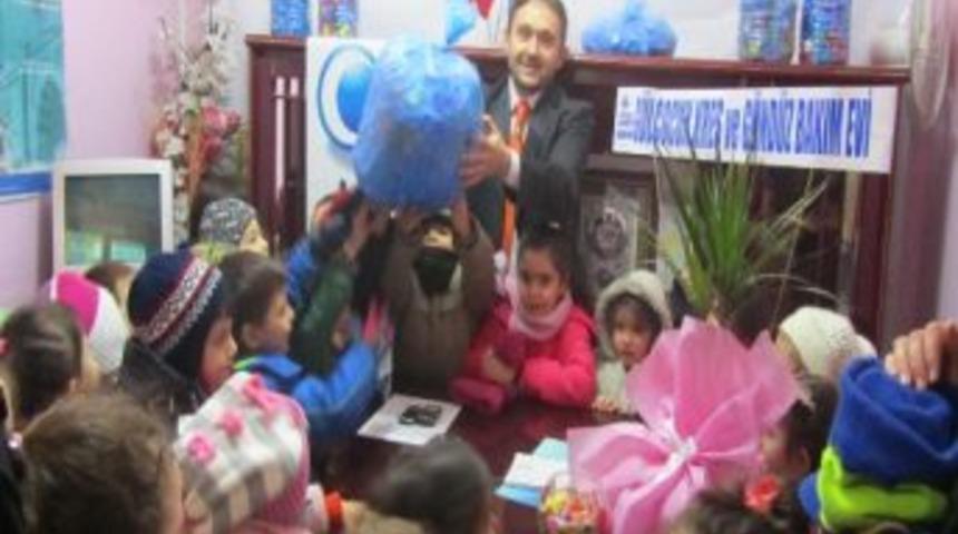 Minik Y&uuml;reklerden Engellilere &ldquo;mavi Kapak&rdquo; Desteği
