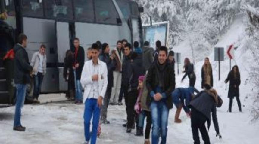 Dp&uuml;'l&uuml; Gen&ccedil;ler Uludağ'da Stres Attı