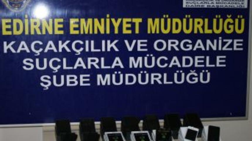 Kapıkule&rsquo;de 14 Adet Akıllı Telefon Ele Ge&ccedil;irildi