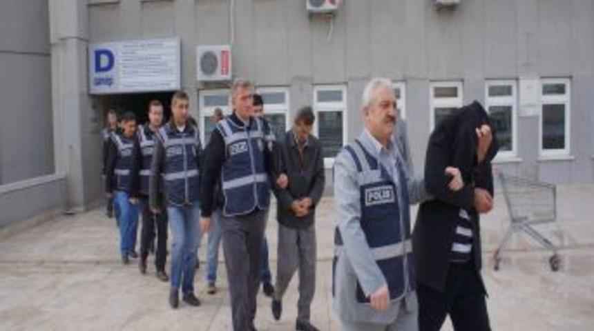Şantiyelerden Iş Makinesi &Ccedil;alan &Ccedil;ete 'Kep&ccedil;e' Operasyonuyla &Ccedil;&ouml;kertildi