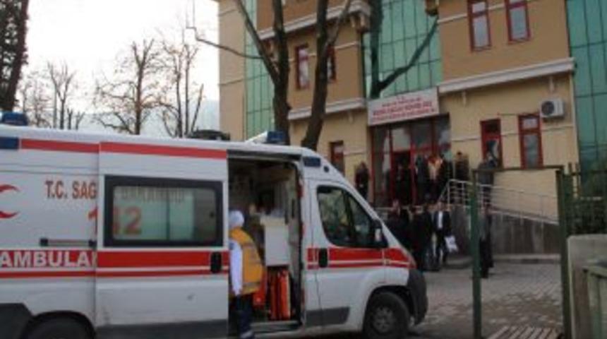 Sağlık&ccedil;ılar, 112 Acil Sağlık Hizmetleri Ekibine Yapılan Saldırıyı Kınadı.