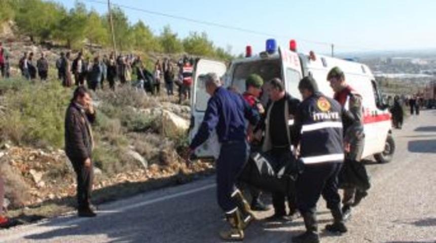 Freni Patlayan Kamyon Karşı Şeride Ge&ccedil;ti: 2 &Ouml;l&uuml; 4 Yarı