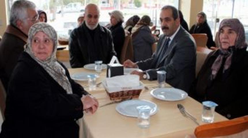Kadınlar, Sıcak &Ccedil;ermiği Gezmeye Devam Ediyor